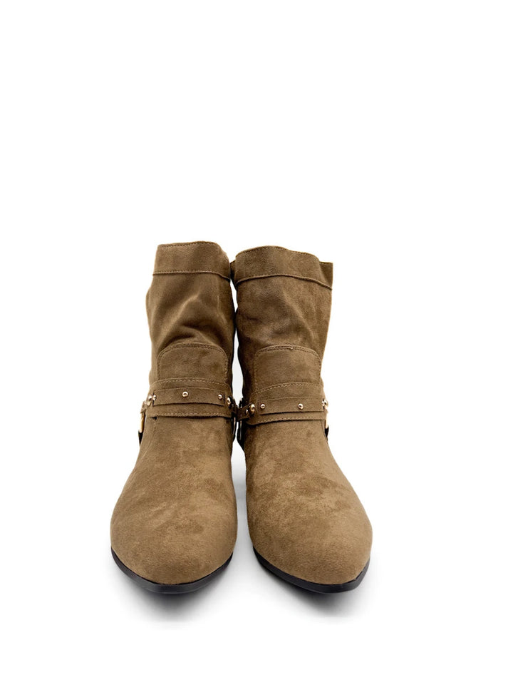 Botines Camperos de Ante con Arandela Metálica y Tachuelas