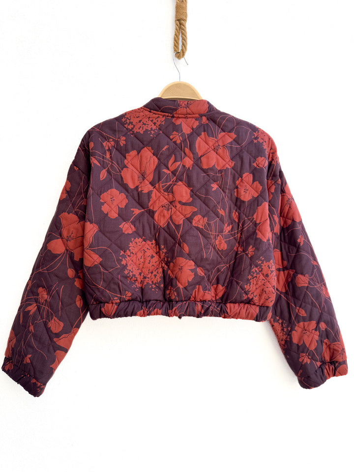 Chaqueta acolchada corta con estampado geométrico