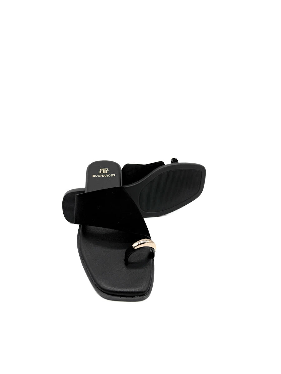 Sandalias Planas con Anillo Metálico y Pala Ancha
