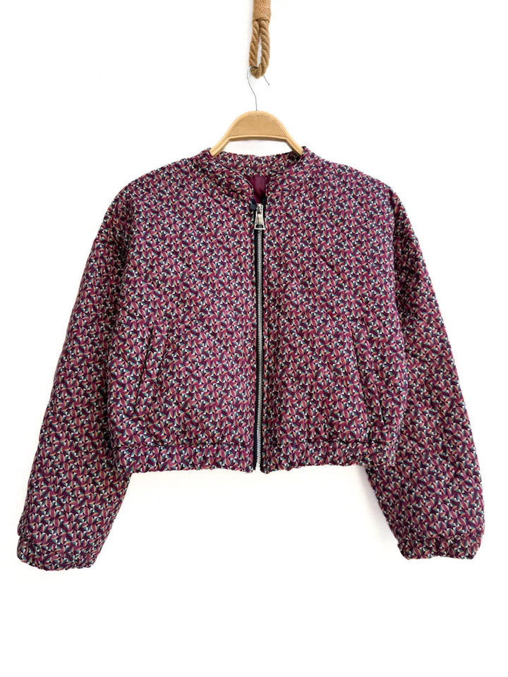 Chaqueta acolchada corta con estampado geométrico