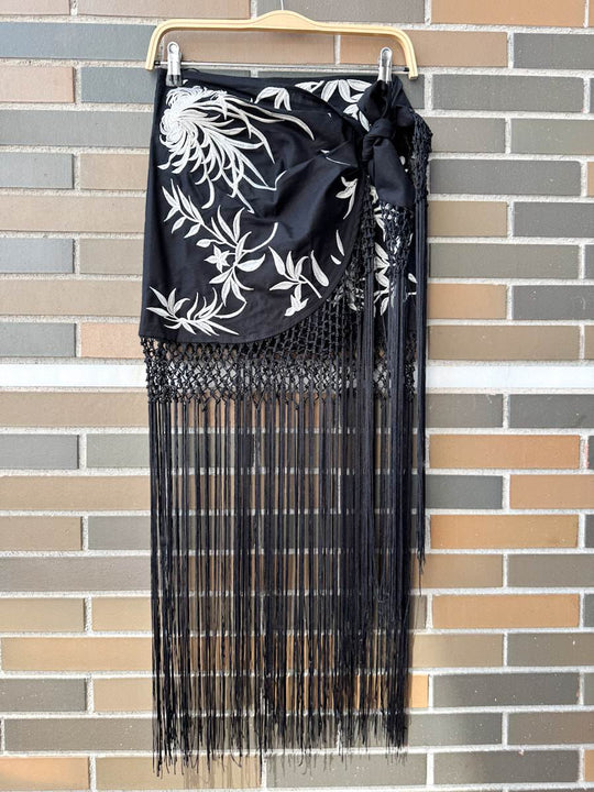 Falda Pareo con Flecos y Bordado Floral Negro