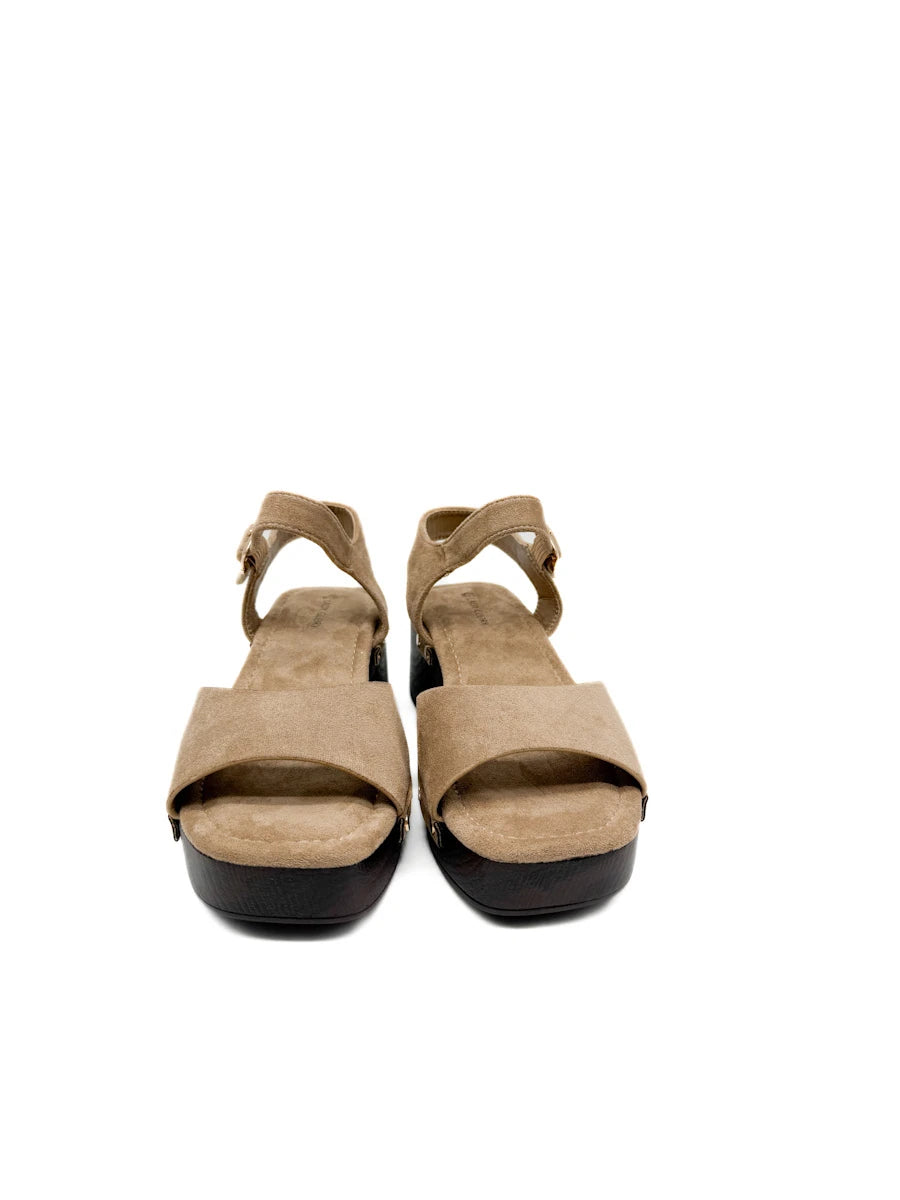 Sandalia Zueco de Plataforma con Pulsera y Tachuelas