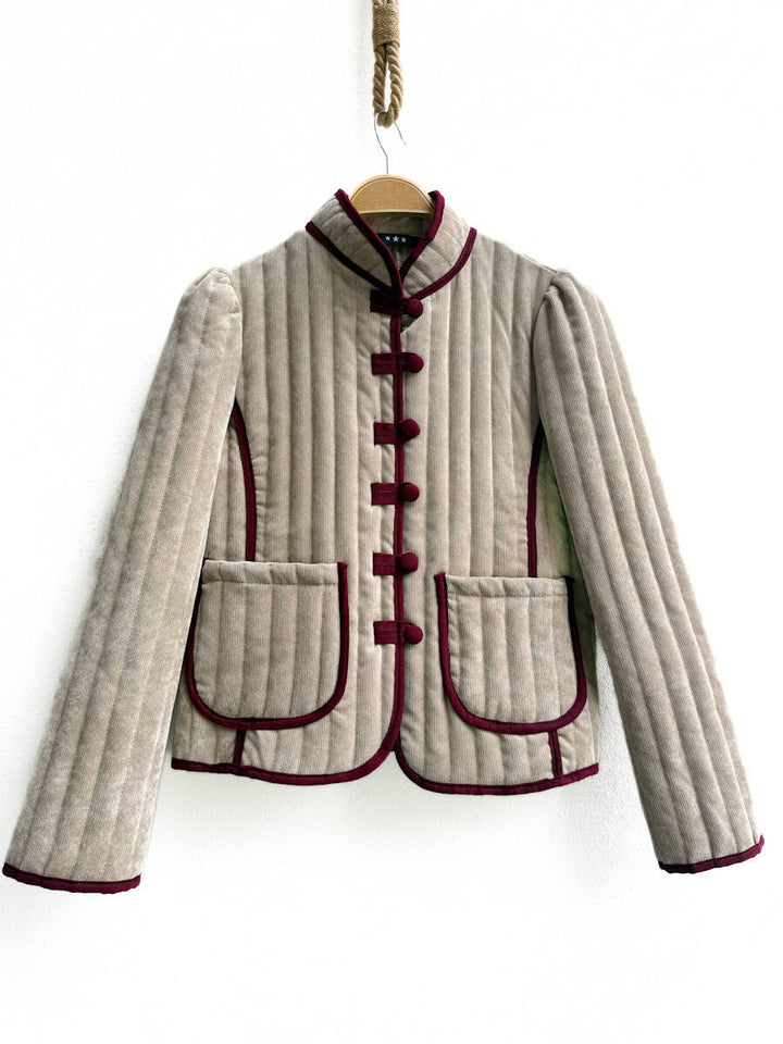Chaqueta acolchada con detalles en contraste