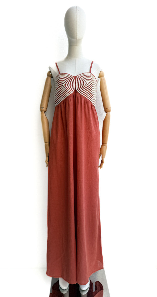 Vestido tirantes detalle cuerdas trenzadas con cinturón