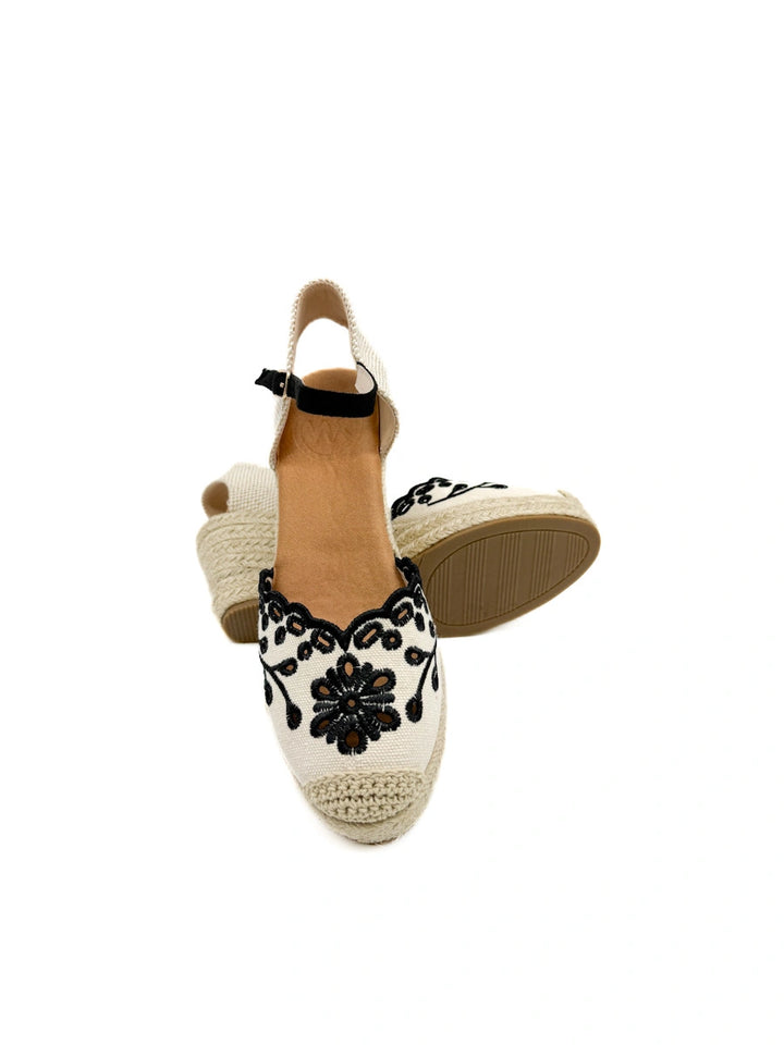 Alpargatas de Cuña con Calado Floral y Plataforma de Yute