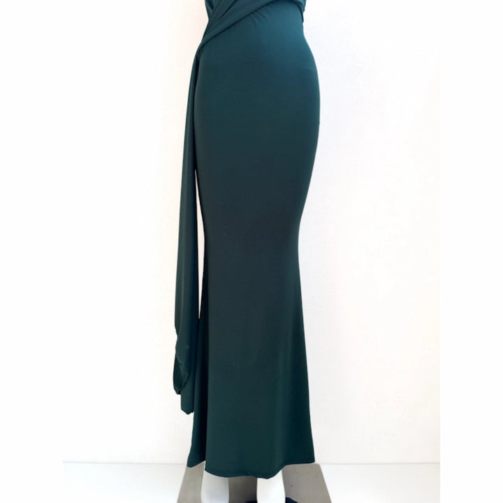 Vestido Largo de Gala con Cuello Halter y Drapeado Frontal