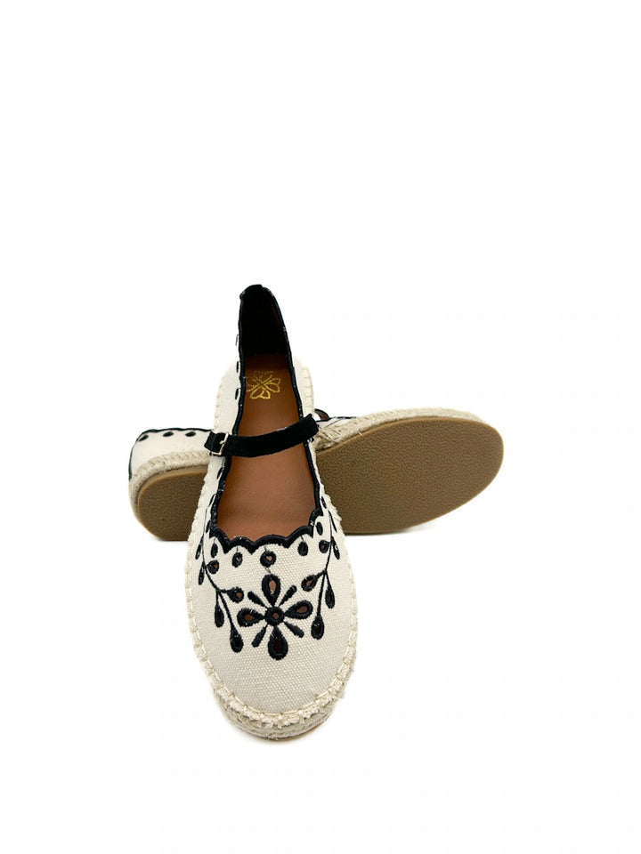 Espadrilles Mary Jane con Bordado Inglés y Acabado Artesanal