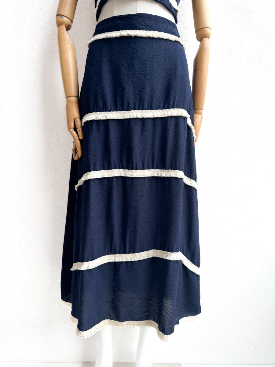 Conjunto Top y Falda con Detalles en Contraste