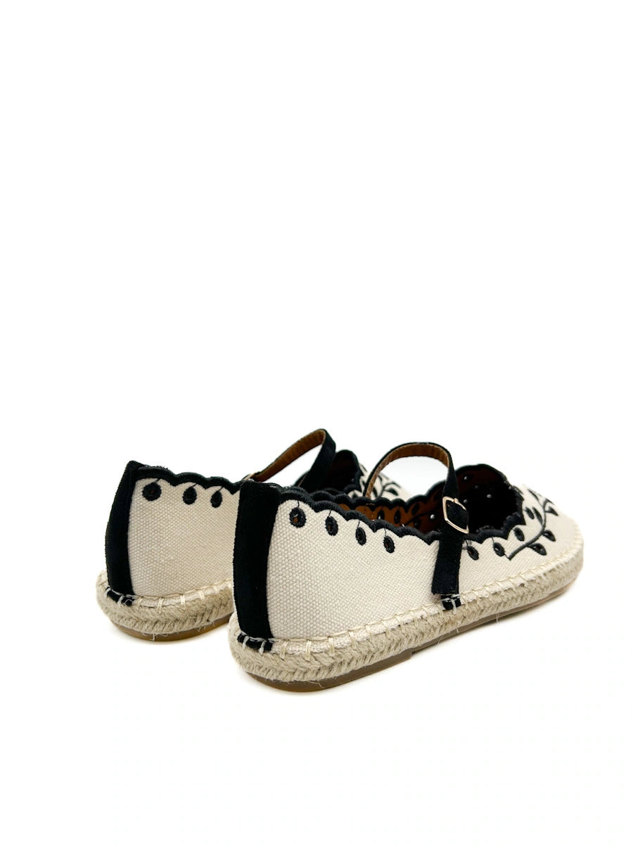 Espadrilles Mary Jane con Bordado Inglés y Acabado Artesanal