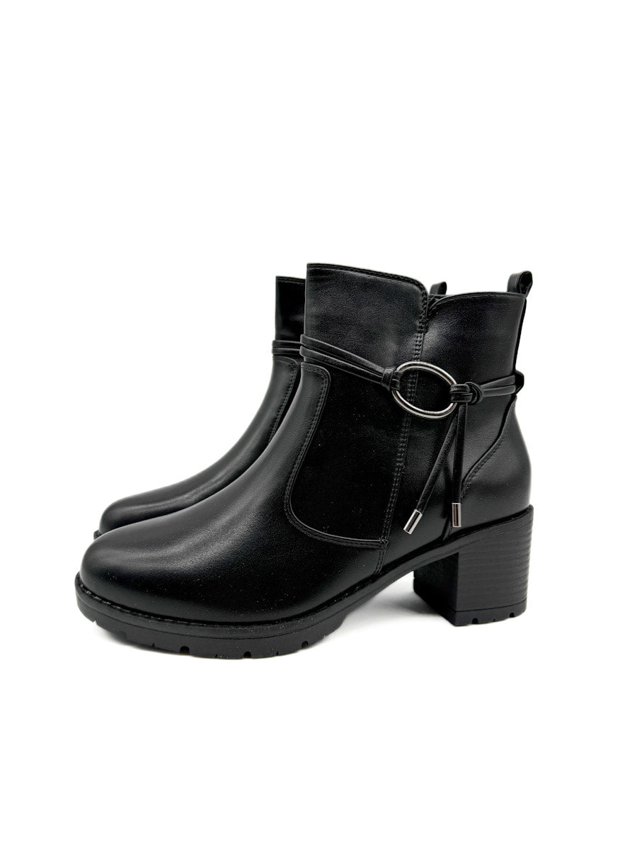 Botines con Tacón Grueso y Detalle de Anillo Metálico