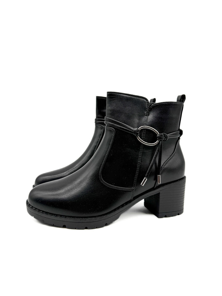 Botines con Tacón Grueso y Detalle de Anillo Metálico