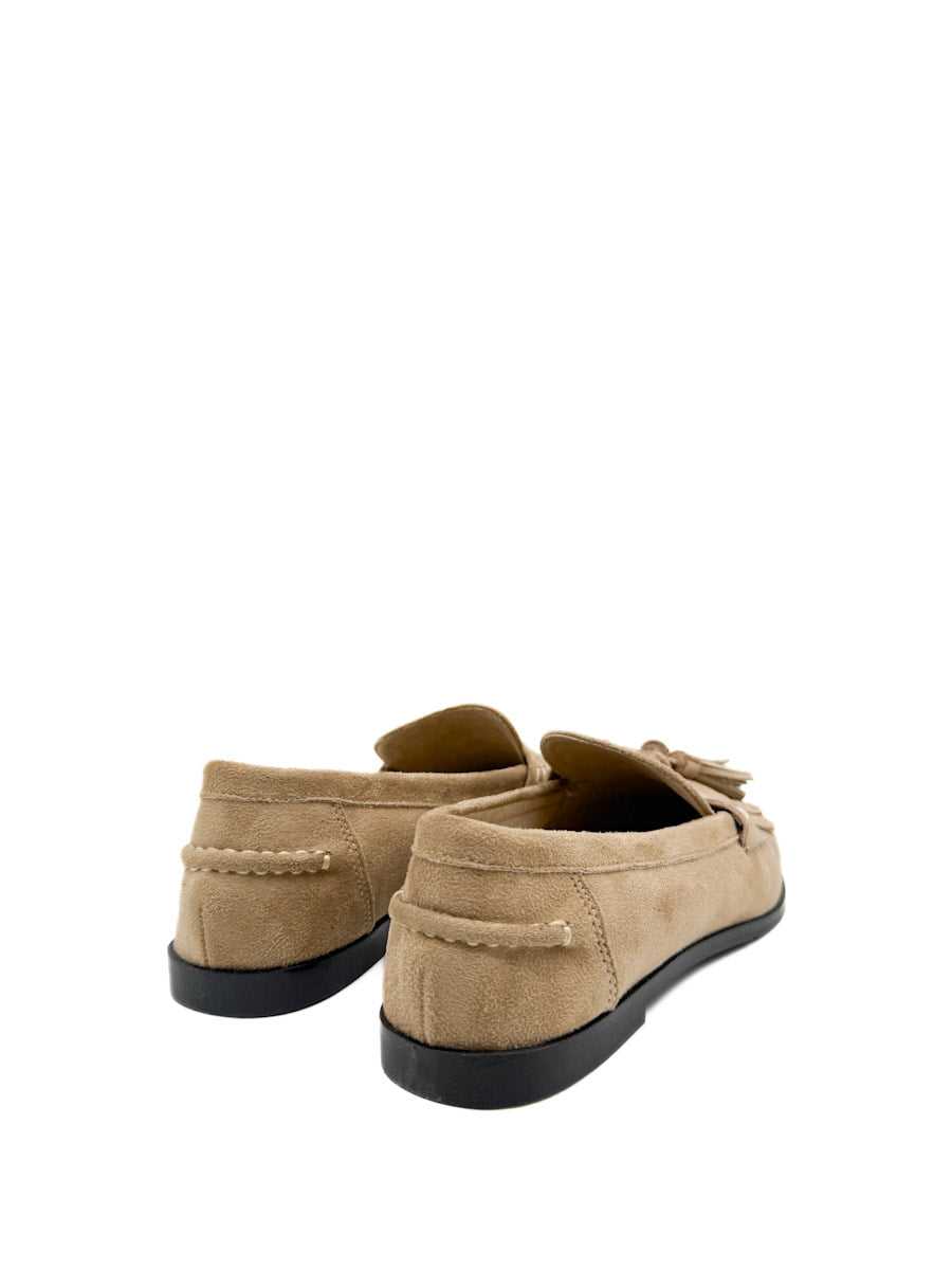 Mocasines de Borlas y Tachuelas Corina M5680