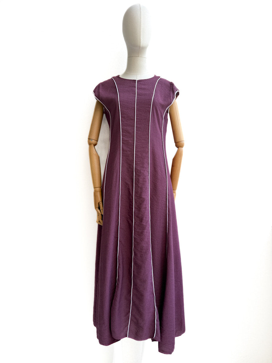 Vestido largo con líneas verticales en contraste – Disponible en varios colores