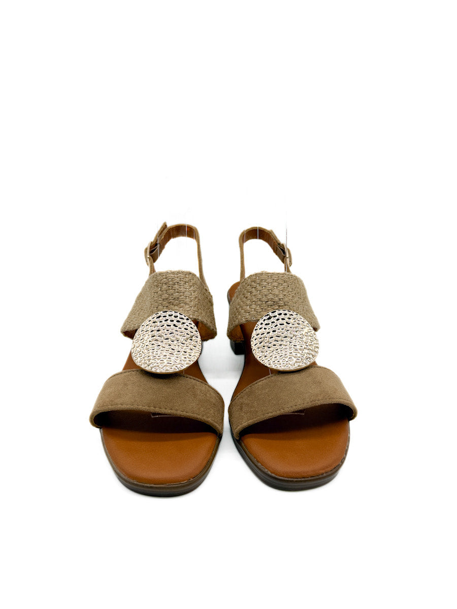 Sandalias de Tacón con Texturas y Detalle Metálico