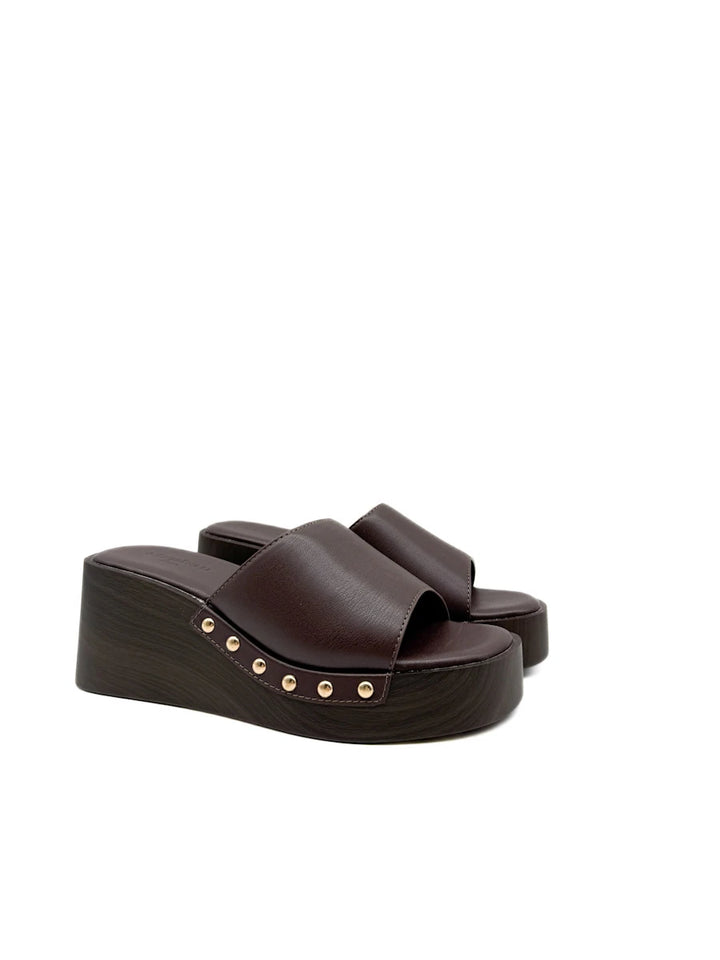 Sandalias de Cuña Tipo Zueco con Plataforma Efecto Madera y Tachuelas