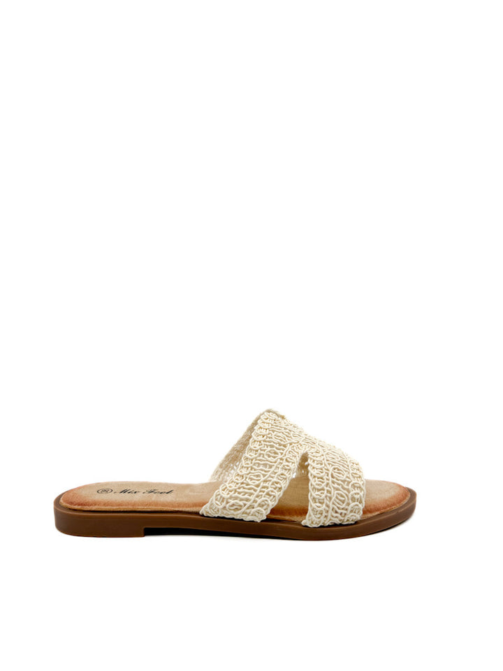 Sandalia Plana Tejidas en Color Beige – Estilo Casual y Elegante