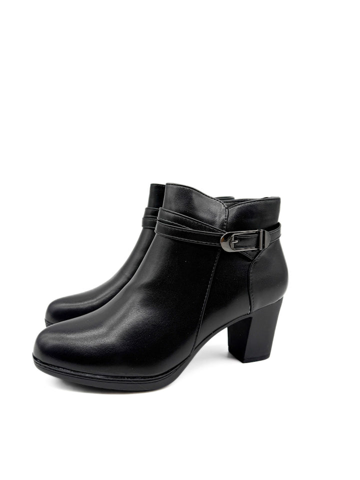 Botines con Hebilla Cruzada y Tacón Grueso: Elegancia y Comodidad en Cada Paso