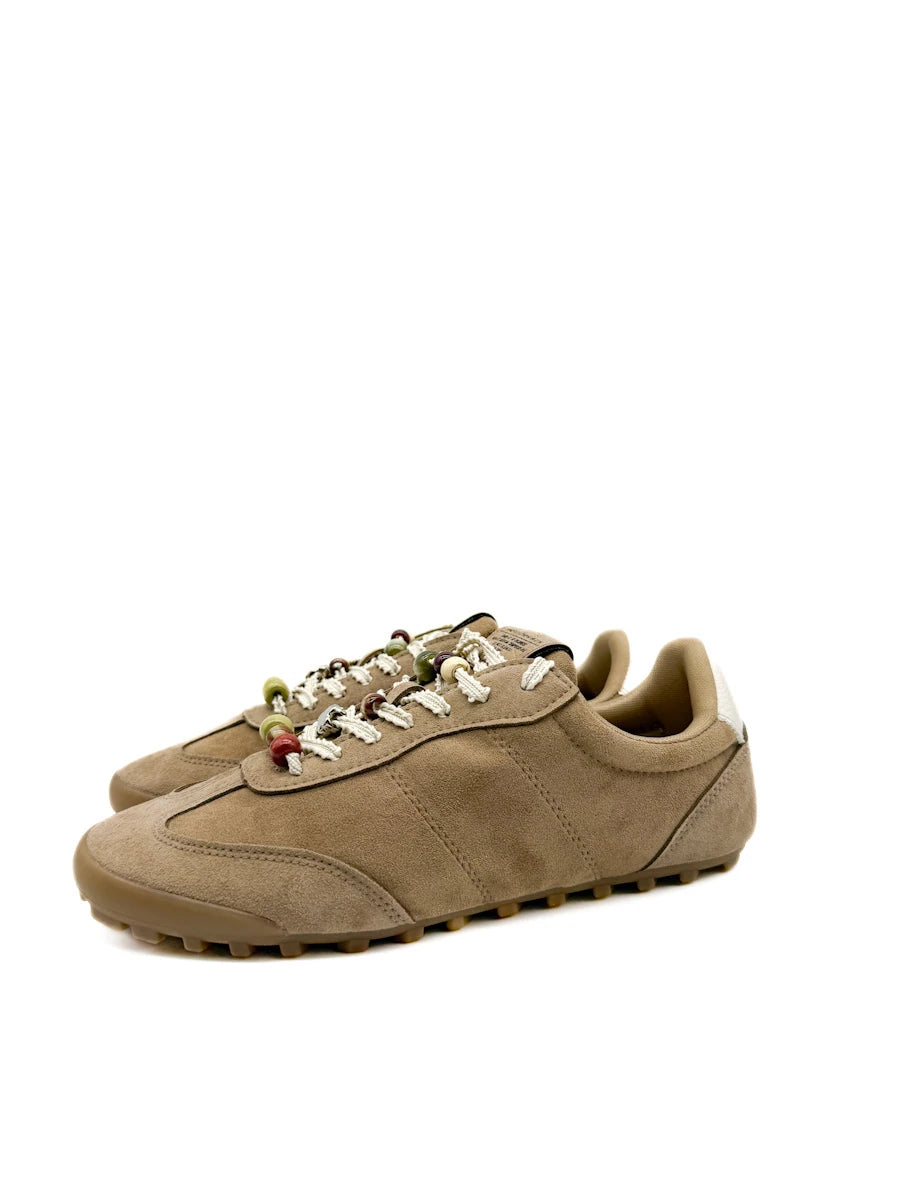 Zapatillas Corina Casuales de Antelina con Abalorios en Cordones