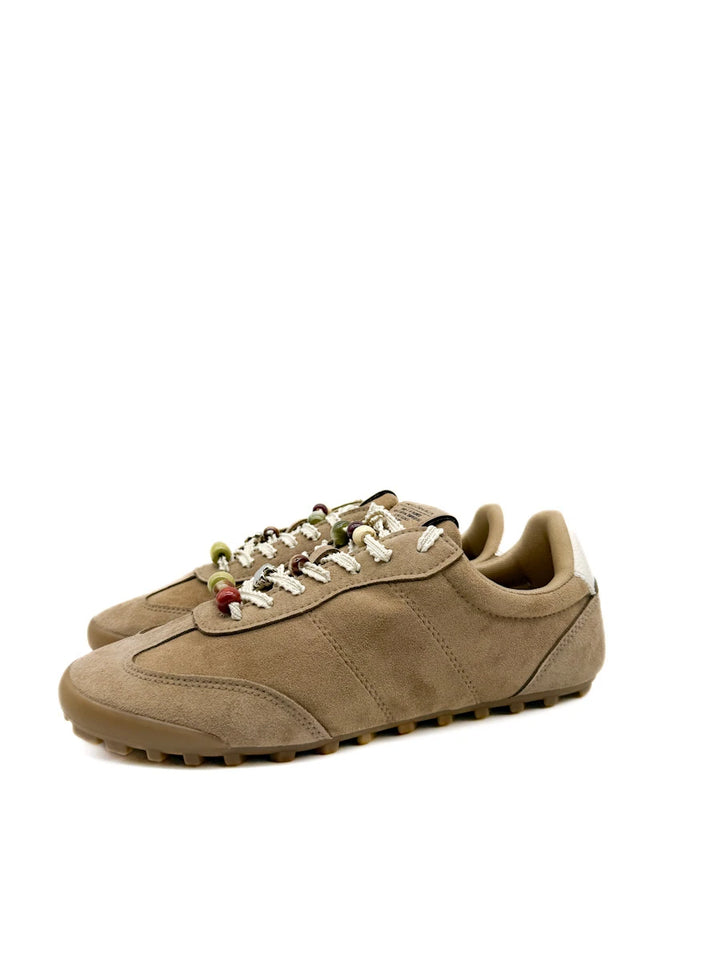 Zapatillas Corina Casuales de Antelina con Abalorios en Cordones