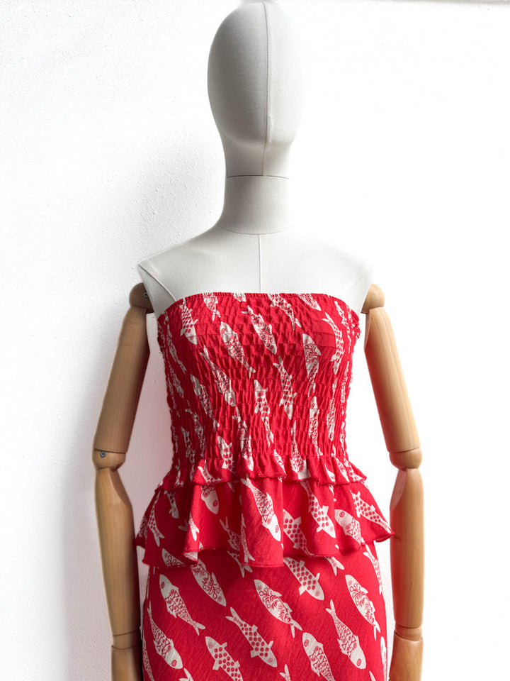Conjunto Top y Falda Estampado de Peces – Disponible en Rojo y Beige