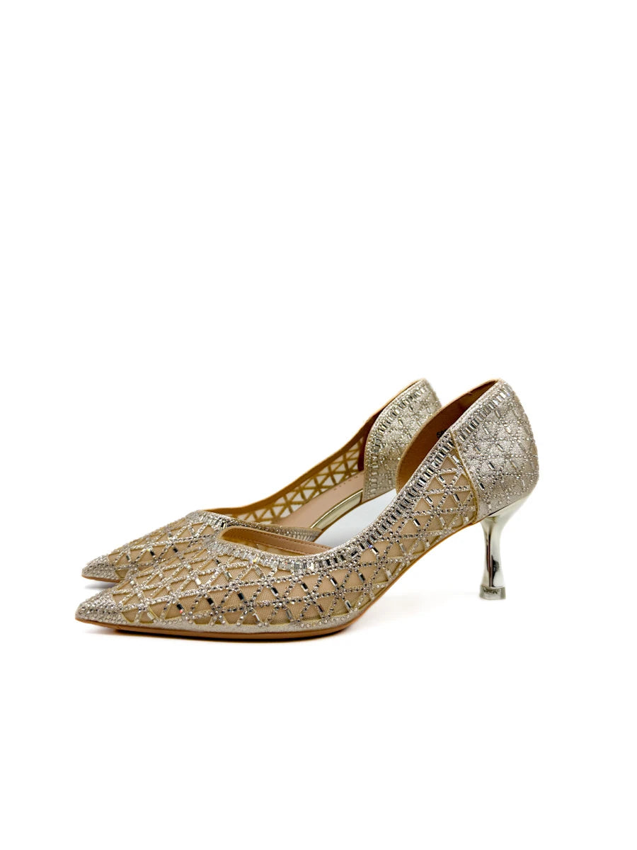 Zapato de Salón Joya: Diseño D'Orsay con Pedrería y Tacón de Copa - Dorado