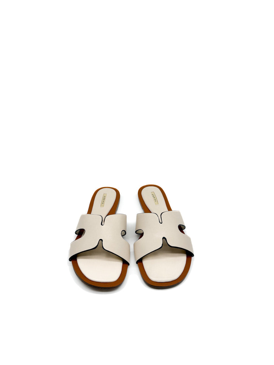Sandalias Planas con Diseño en "H" – Elegancia y Comodidad