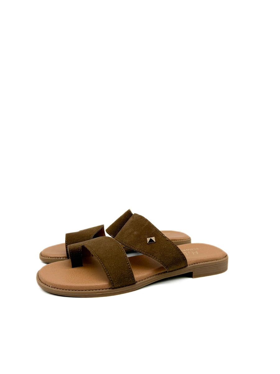 Sandalias Planas con Anillo al Dedo y Correas Cruzadas en Antelina