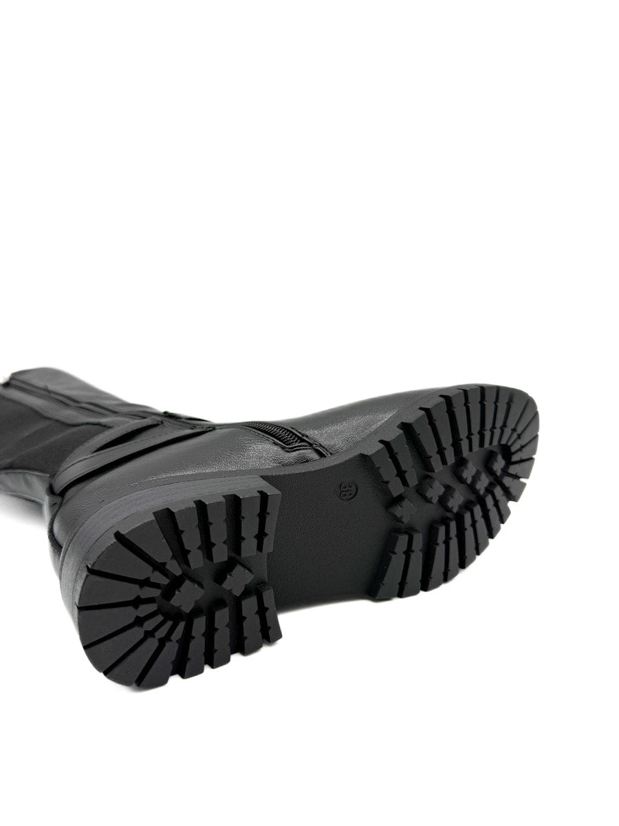 Botas de Caña Alta con Detalles Elásticos y Correa Ajustable.