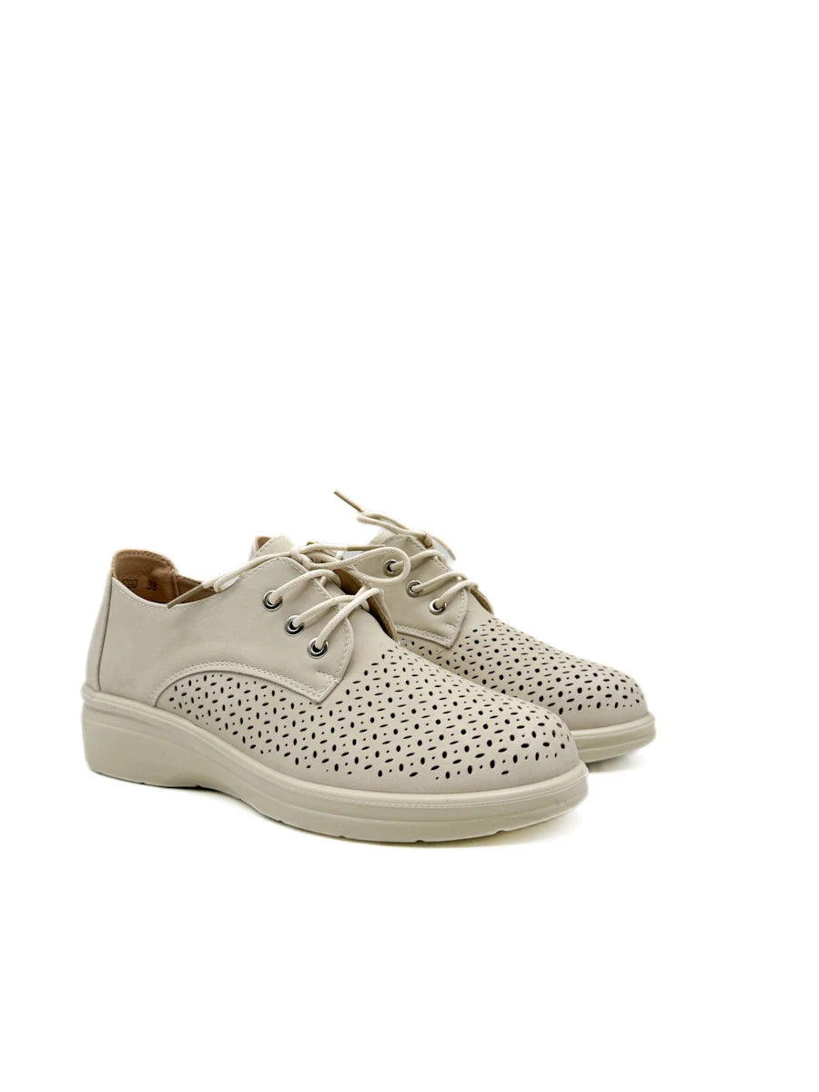 Zapato Oxford Beige con Calados Láser, Cordones y Suela de Cuña Ligera