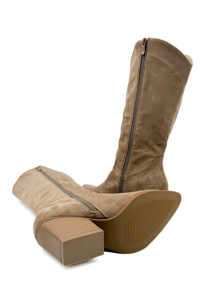 Bota cowboy de Tono Beige con Detalles en Llamas Metálicas