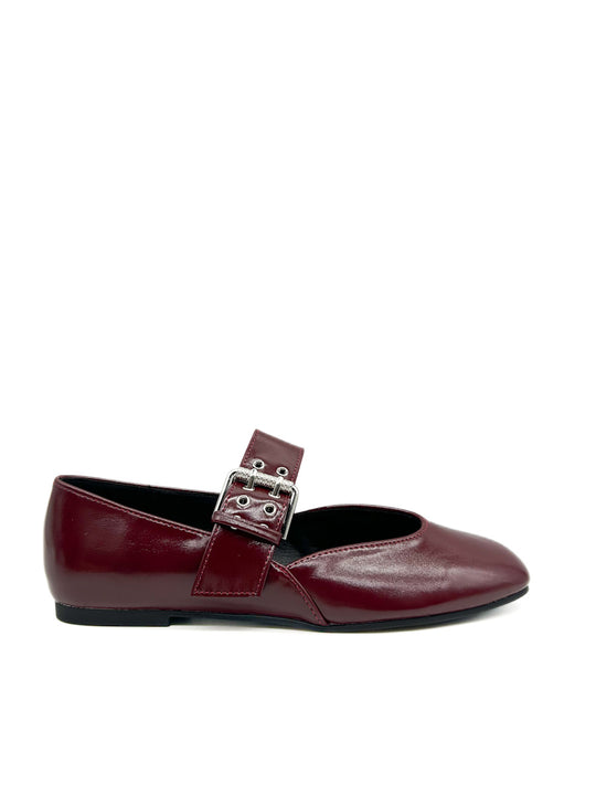 Zapatos planos tipo bailarinas con hebilla metálica decorativa Burdeos