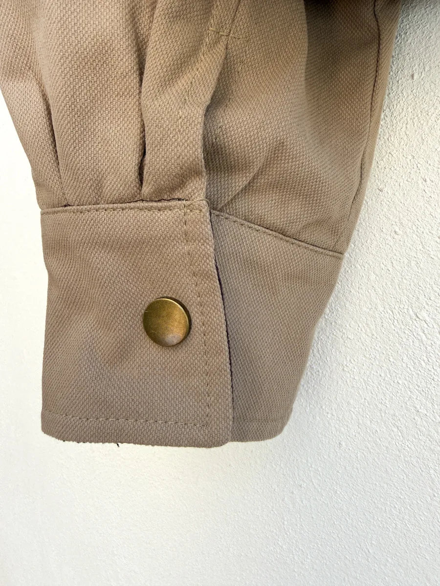 Chaqueta Corta con Cuello de Pana – Estilo Casual y Atemporal