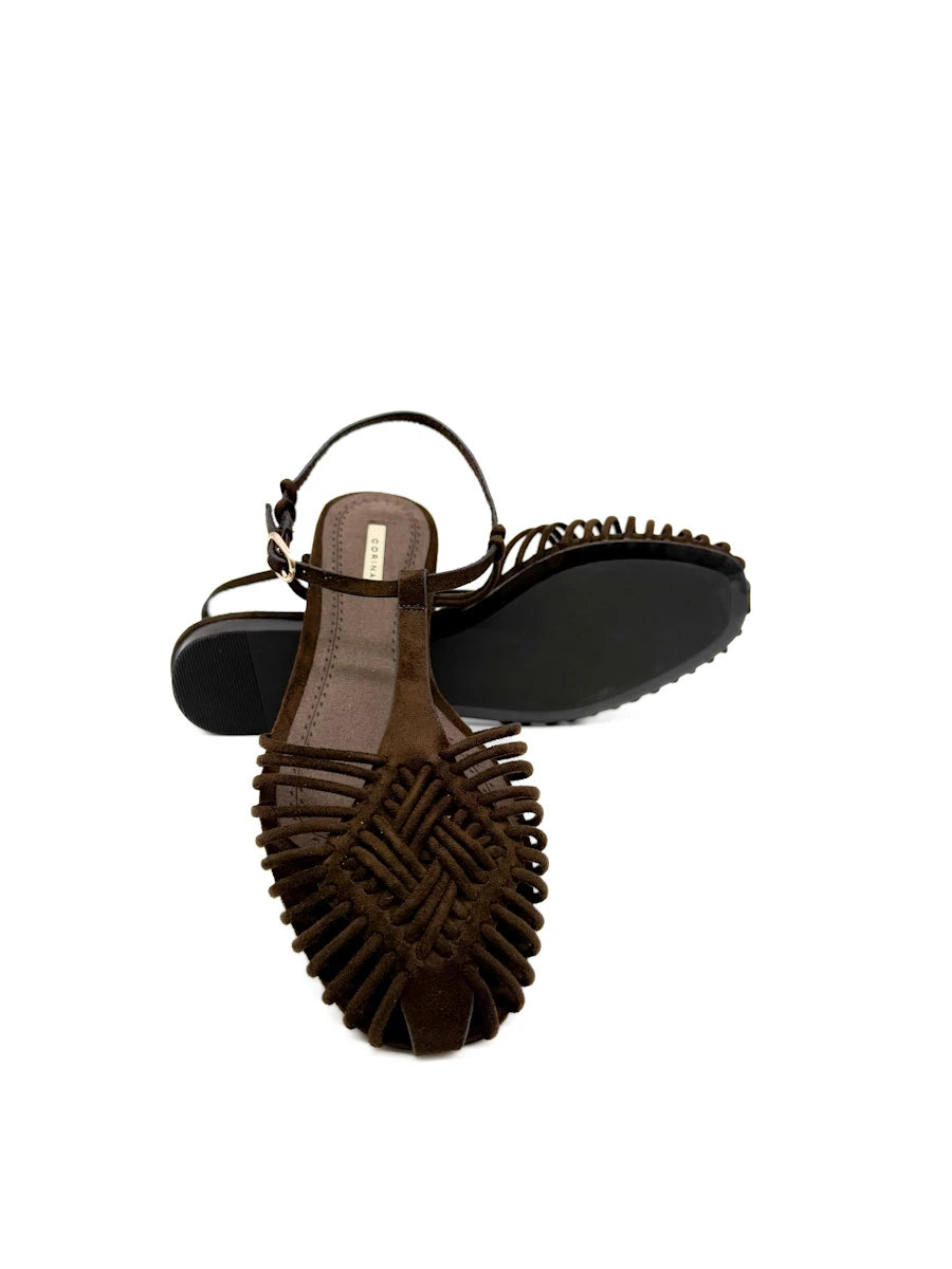 Sandalias Planas Estilo Cangrejeras Corina con Tiras Entrelazadas y Cierre de Hebilla