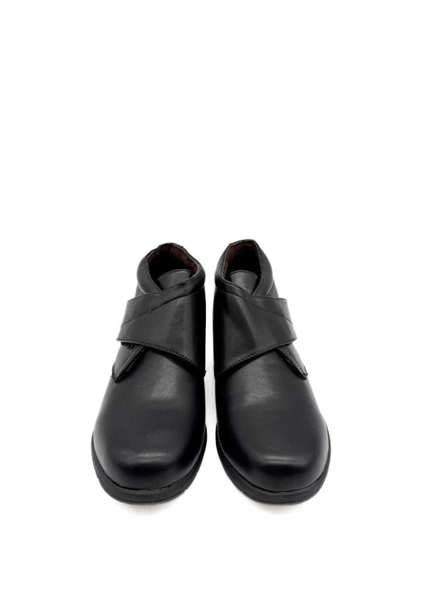 Botines de Cuña Baja con Cierre de Velcro.