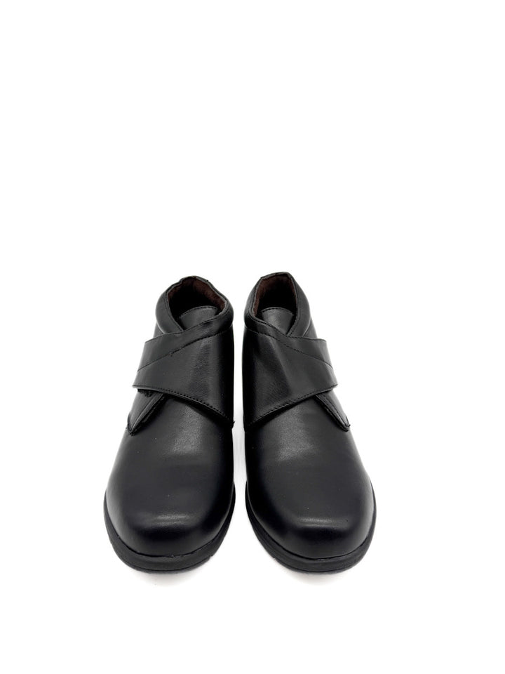 Botines de Cuña Baja con Cierre de Velcro.