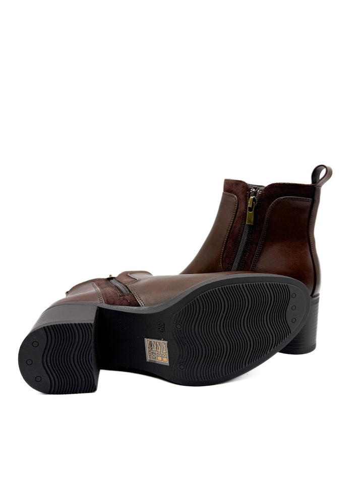 Botines de Tacones Medios: Elegancia y Comodidad en Cuero Sintético