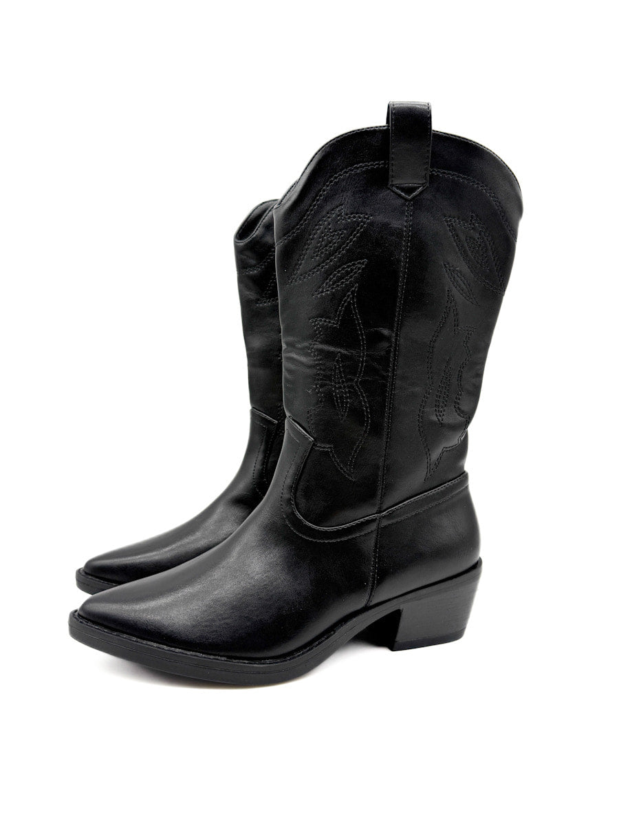 Bota cowboy negro de caña bordado.