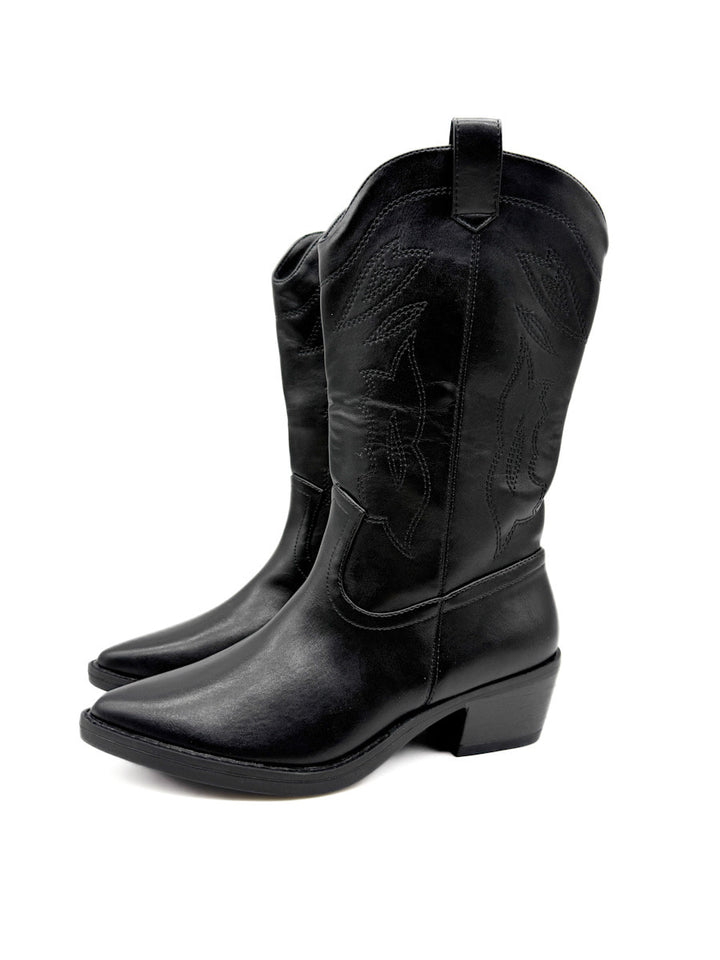 Bota cowboy negro de caña bordado.