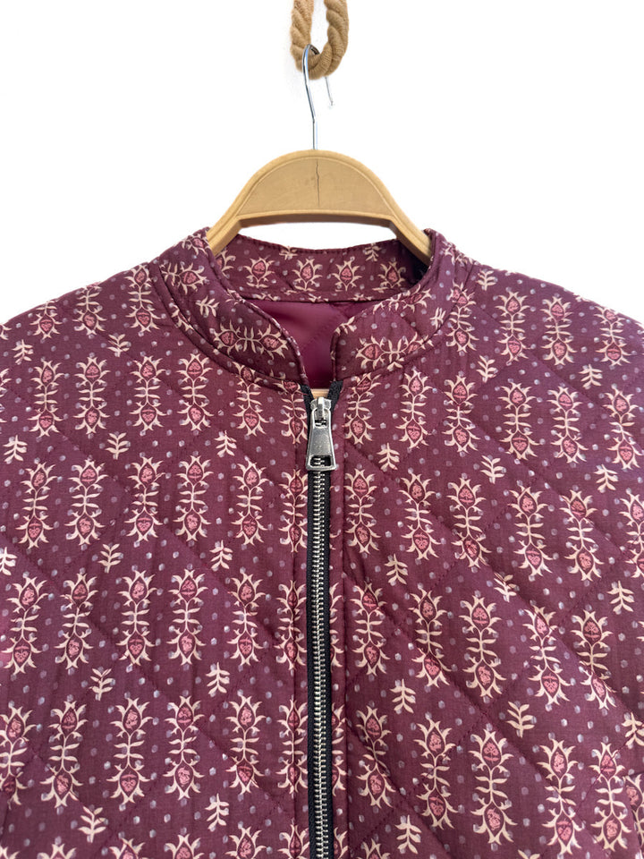 Chaqueta acolchada corta con estampado geométrico