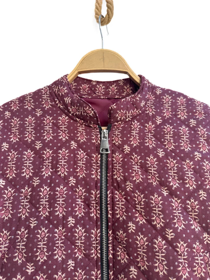 Chaqueta acolchada corta con estampado geométrico