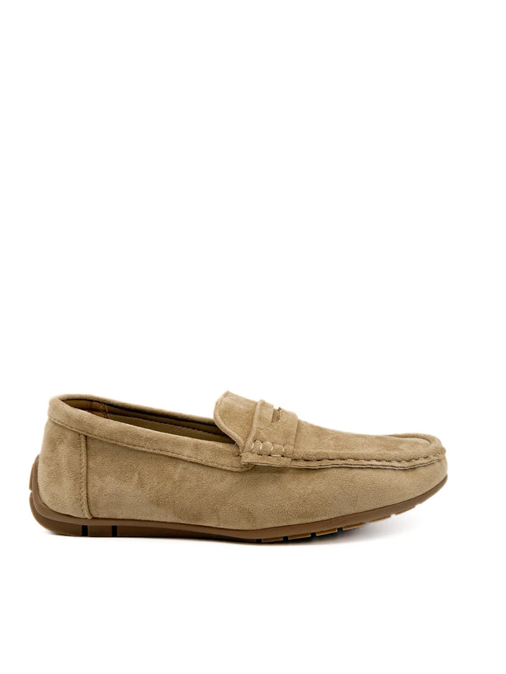 Mocasines de antelina color arena perfil