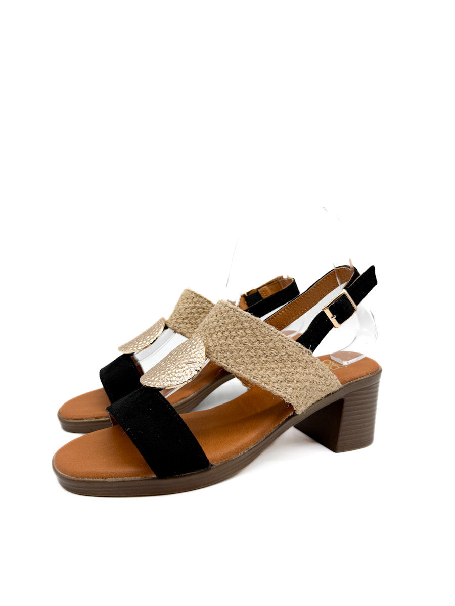 Sandalias de Tacón con Texturas y Detalle Metálico