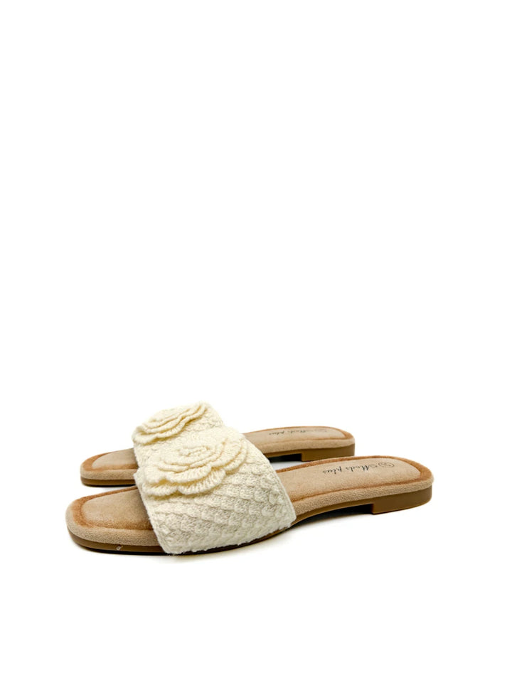 Sandalia Plana con Flor de Punto Tridimensional - Beige