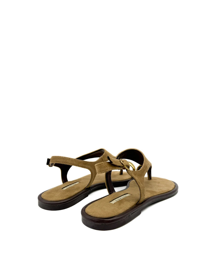 Sandalias Minimalista en Ante con Detalle de Anillo Dorado