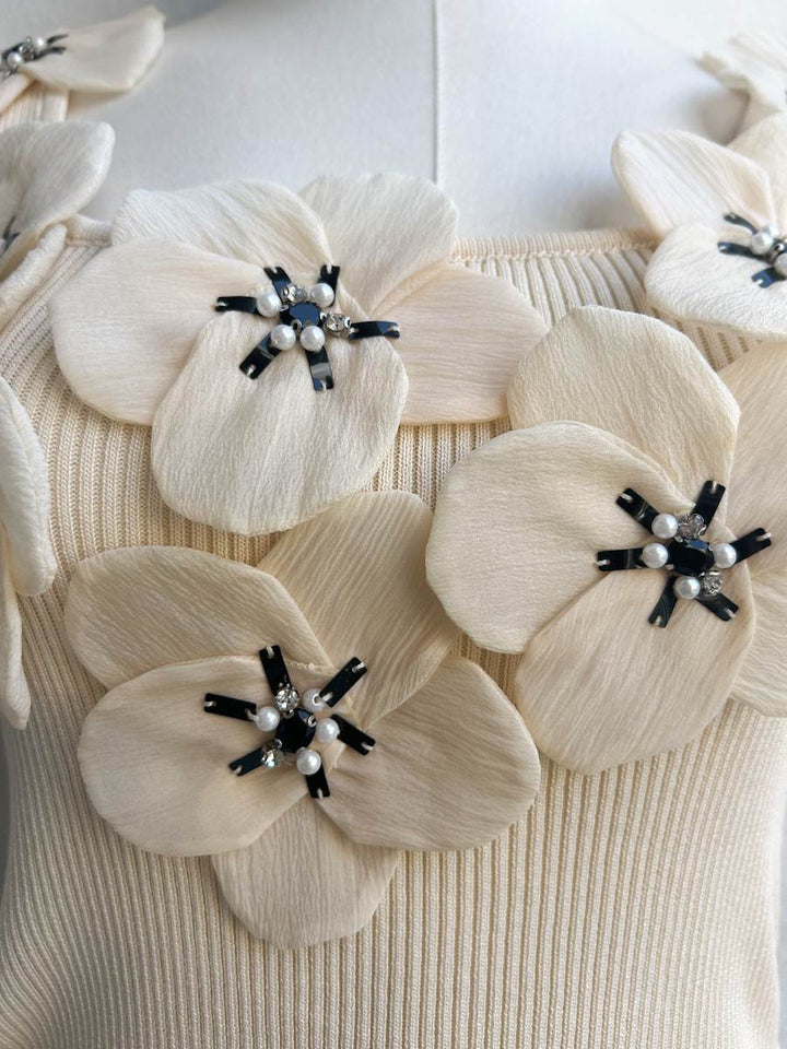 Top Beige de Punto con Apliques Florales 3D