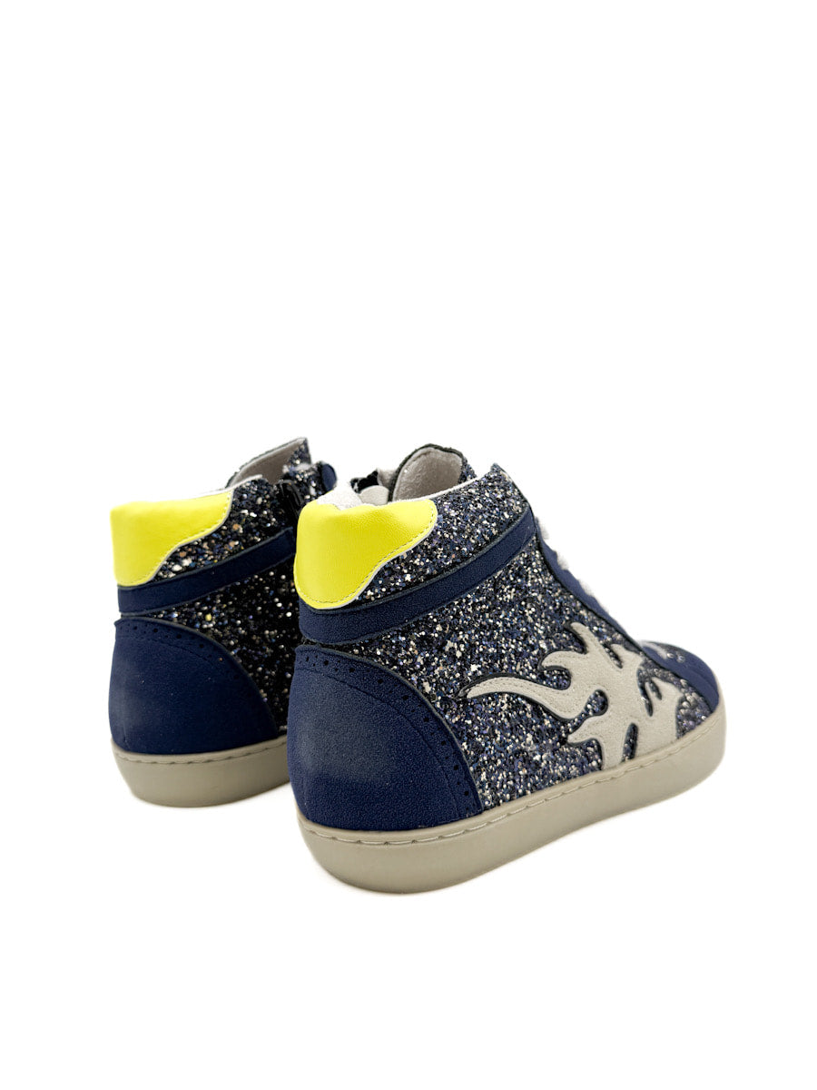Zapatillas Urbanas de Media Caña con Detalle de Flama