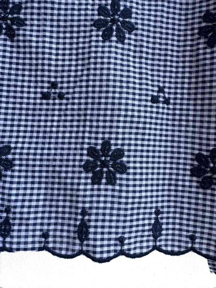 Blusa de cuadros con bordado floral