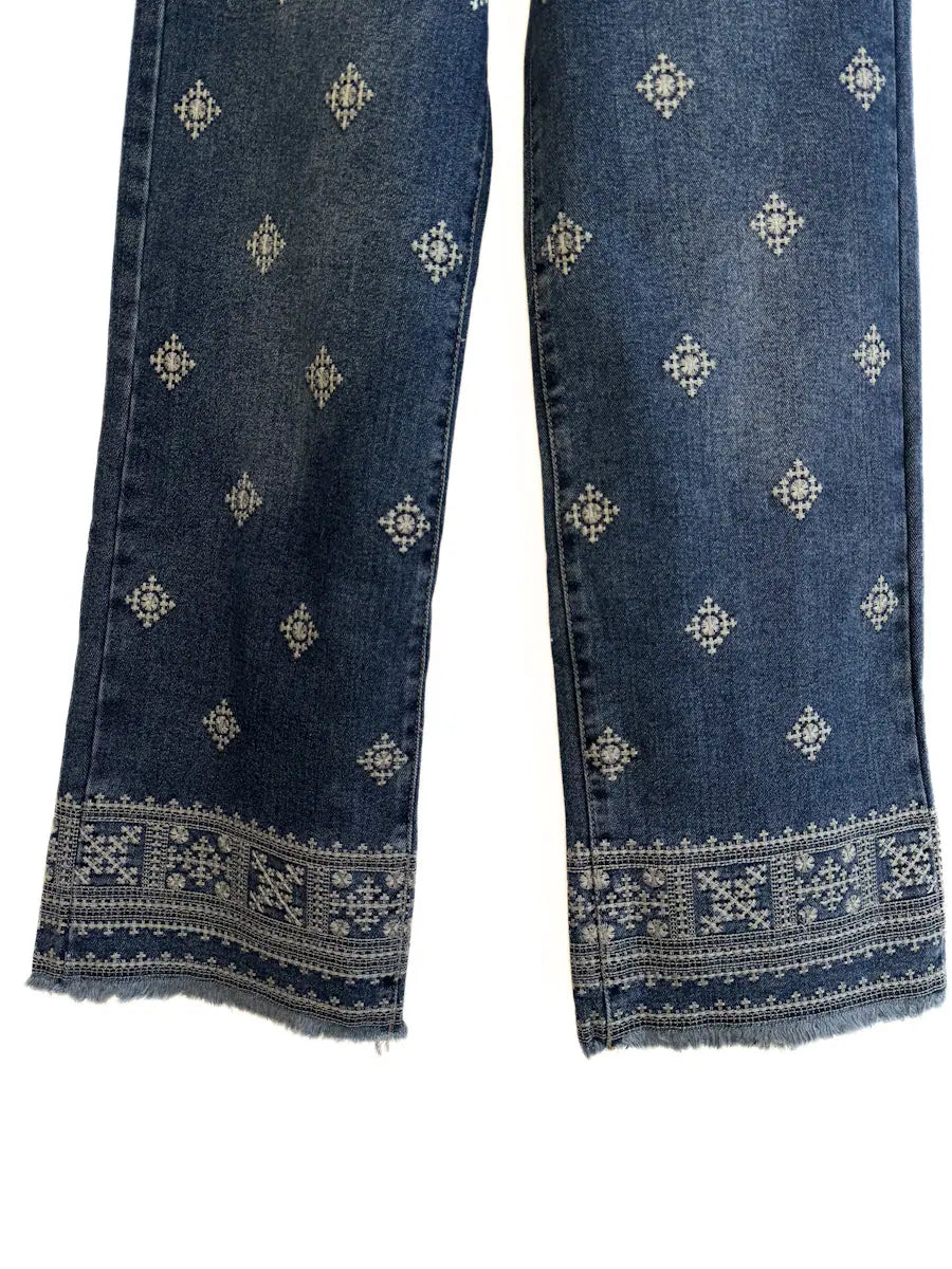 Jeans rectos con bordado étnico