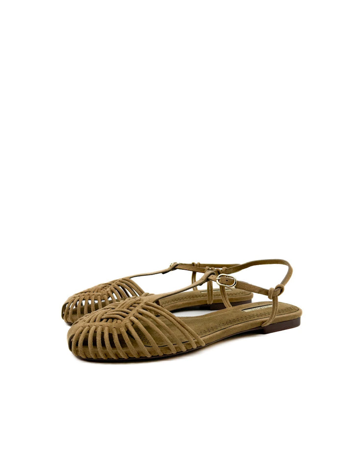 Sandalias Planas Estilo Cangrejeras Corina con Tiras Entrelazadas y Cierre de Hebilla