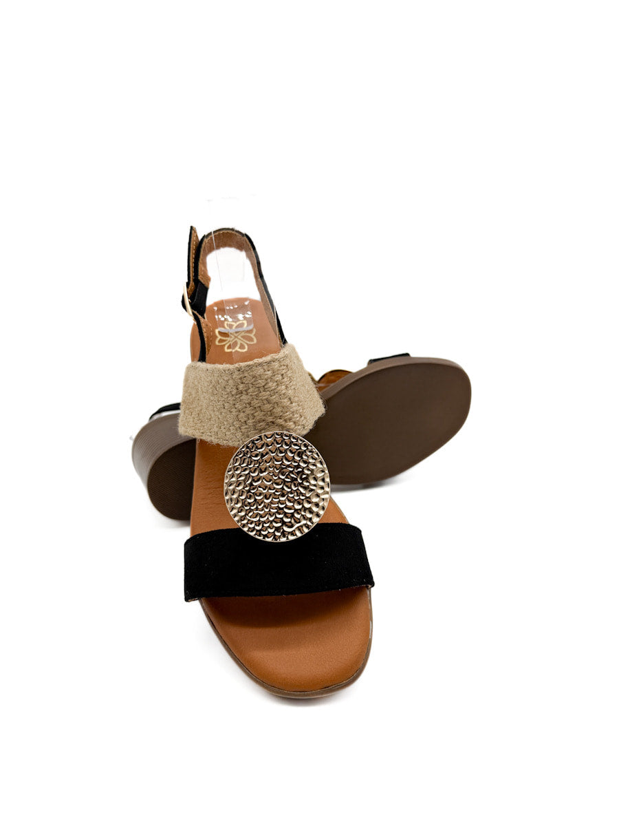 Sandalias de Tacón con Texturas y Detalle Metálico